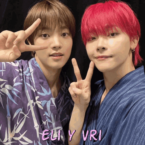 two boys with red hair are posing for a photo with the name eli y viri written on the bottom