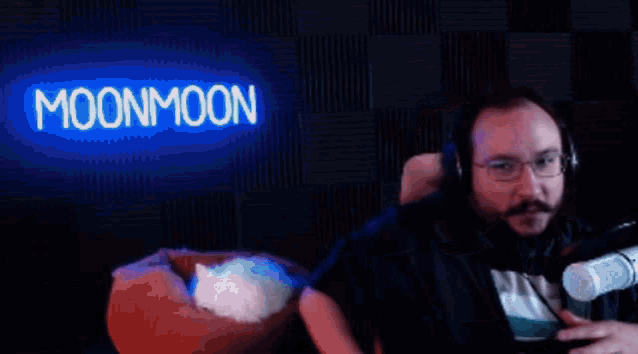 Moonmoon Ninjustsu GIF - Moonmoon Ninjustsu Bald Weeb GIFs
