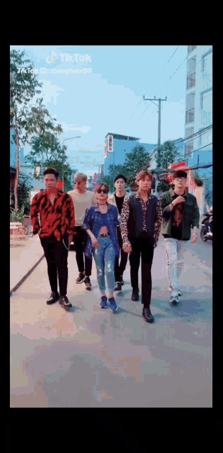 Thảo Phạm Walk GIF - Thảo Phạm Walk Cool GIFs