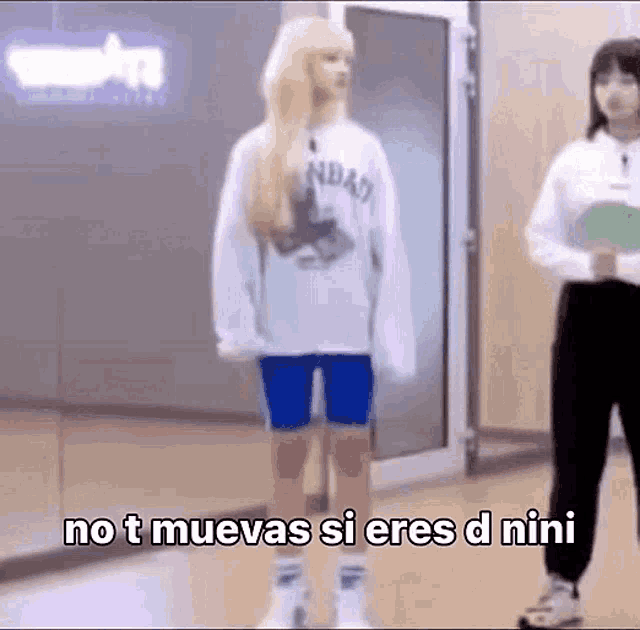 Lizynini Jiwonnini GIF