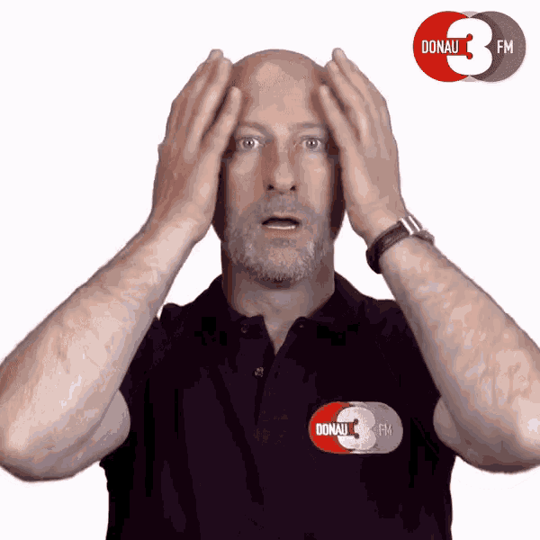 a man wearing a shirt that says donau 3 fm on it