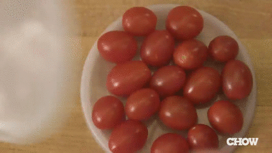 13. Put Cherry Tomatoes Between Two Lids And Slice Them All At Once. GIF - Slice Cherry Tomatoes Hack GIFs