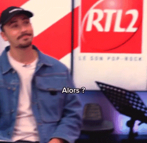 a man in front of a rtl2 sign