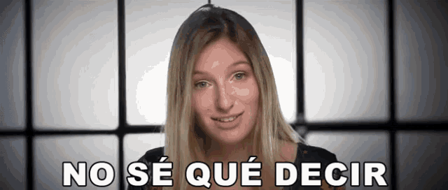 a woman says " no se que decir " in spanish