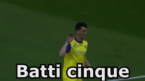 Roberto Inglese Parma Batti Cinque Calcio Calciatore GIF - Roberto Inglese Parma High Five GIFs