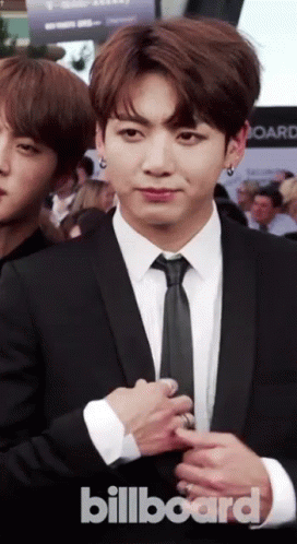 전정국 넥타이 정리 카리스마 양복 방탄 방탄소년단 GIF - Jeon Jungkook Necktie Tie GIFs