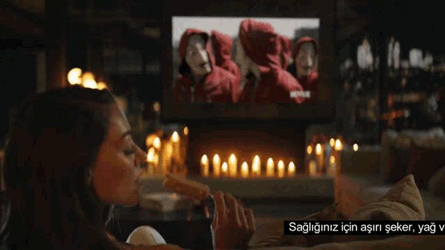 a woman is eating an ice cream bar with a caption that says ' sizin için '