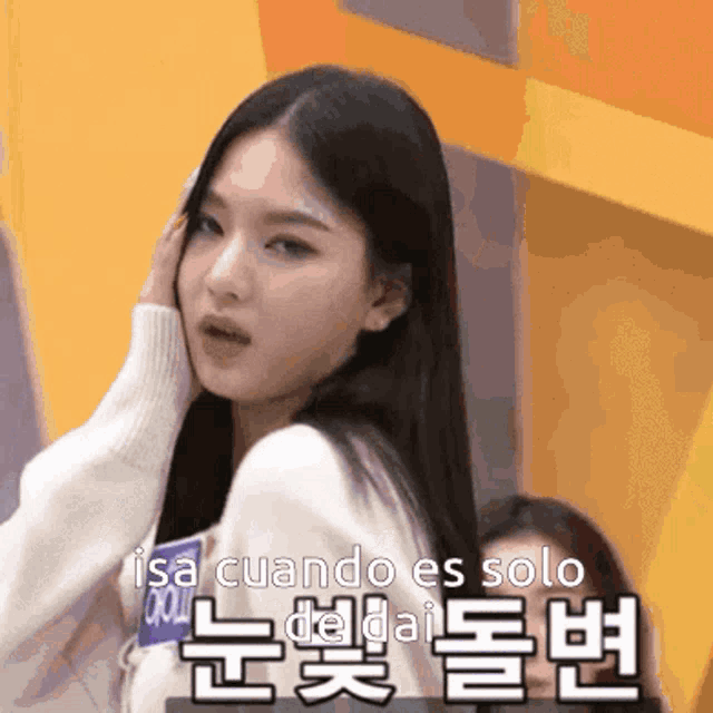 a girl with a sweater that says isa cuando es solo on it