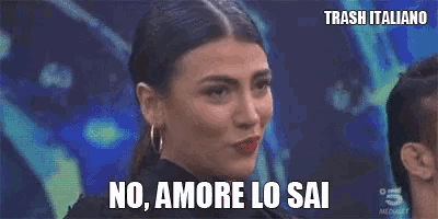 a woman is making a funny face and saying no amore lo sai