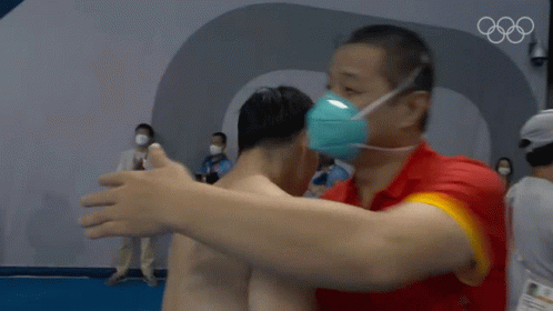 Hug Xie Siyi GIF - Hug Xie Siyi China Synchronized Diving Team GIFs