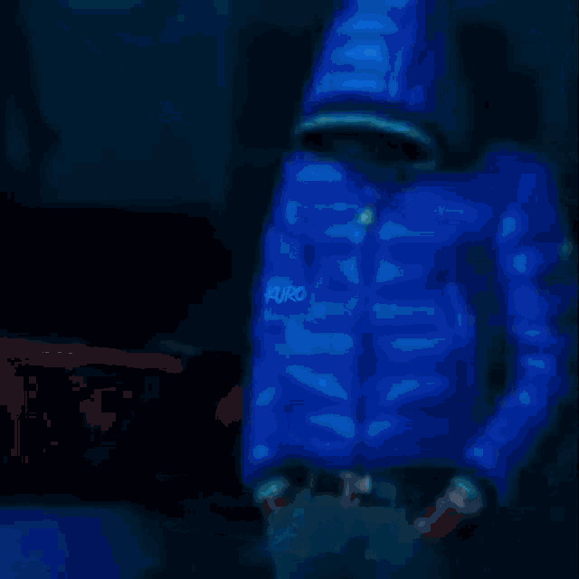 a blue background with the word kuro in blue