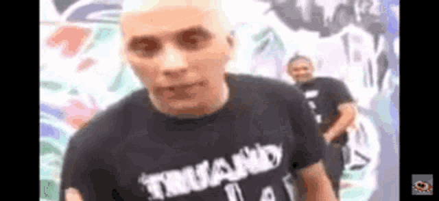 a man wearing a t-shirt that says truand on it