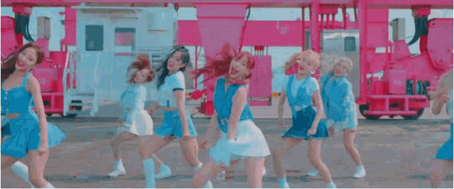 Loona Hi GIF
