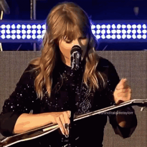 Taylor Swift Guitar Tuning Guitar GIF - Taylor Swift Guitar Tuning Guitar Reputation Stadium Tour GIFs