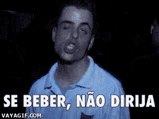 a man in a blue shirt is making a funny face and says se beber