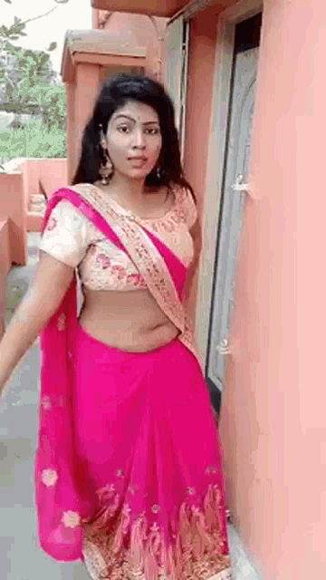 Aunty Saree GIF - Aunty Saree Saree Navel GIFs