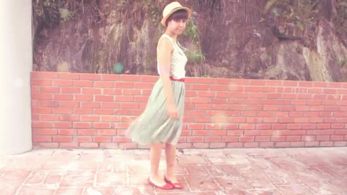 Picnic Outfit GIF - Picnic Outfit Style GIFs