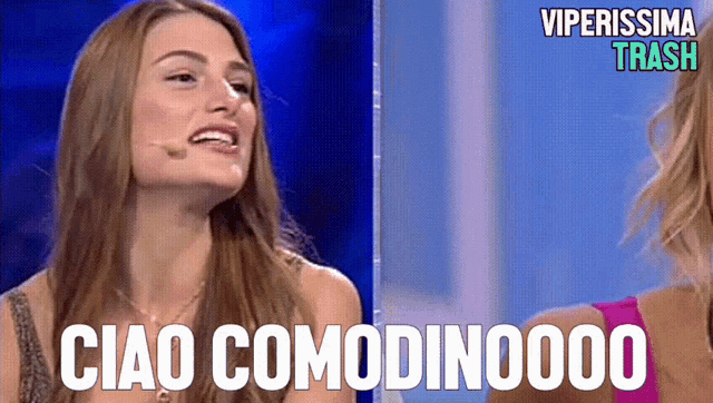 a woman says ciao comodino000 in front of another woman