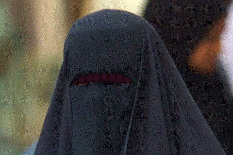 نقاب GIF - Burka Niqab Islam GIFs