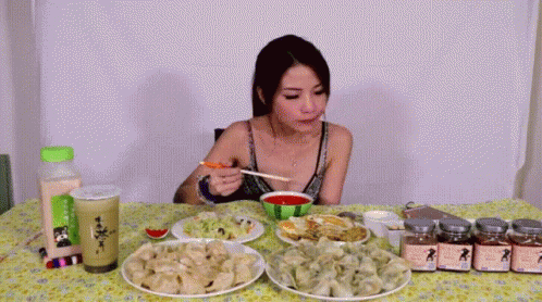 Dumpling Challenge 挑戰吃水餃 GIF - Eating吃 GIFs