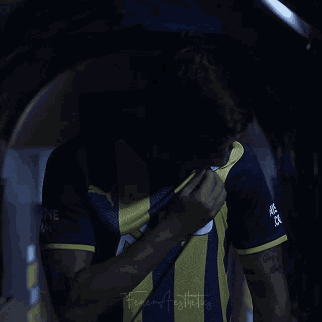 a man wearing a blue and yellow shirt with avis on it