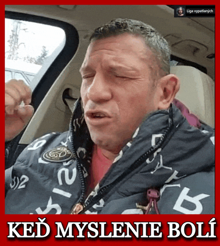 a man sitting in a car with his eyes closed and the words ked myslenie boli above him
