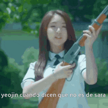 a girl is holding a gun with the words yeojin cuando dicen que no es de sara on the bottom