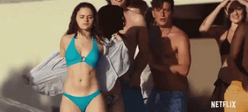 Joey King Swimsuit GIF - Joey King Swimsuit The Kissing Booth GIFs