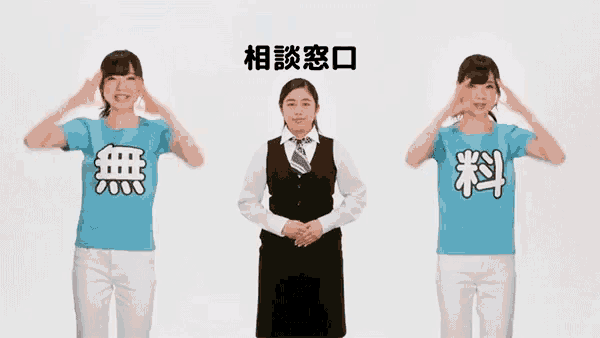 three women in blue shirts with chinese characters on them