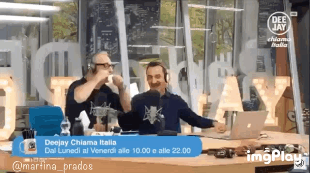 deejay chiama italia is being shown on a television
