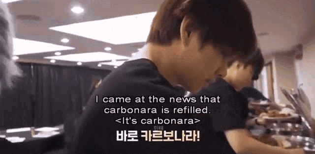 a man in a black shirt is talking about the news that carbonara is refilled
