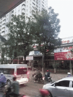 a busy city street with a sign that says 2018
