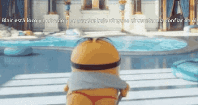 a minion is standing in front of a pool with the words blair esta loco y malvado y no puedes bajo