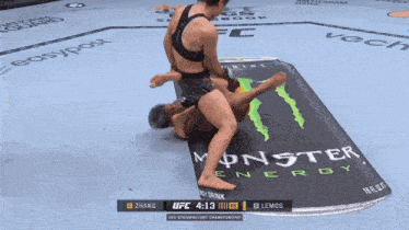 a ufc fight between zhang and lemos is being shown on the screen