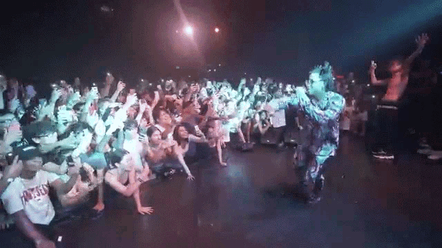 Jammin Crowd GIF - Jammin Crowd Come Sing With Me GIFs