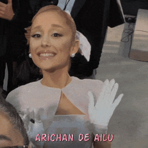 arichan de ailu is written in pink on a picture of a woman