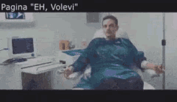 a man is laying in a hospital bed with the words pagina " eh volevi " above him