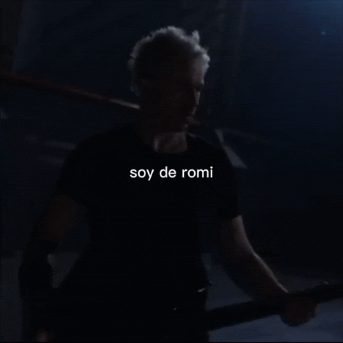 a blurry picture of a man with the words soy de romi written above him