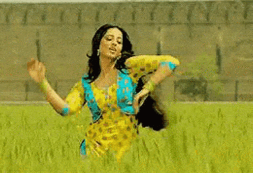 Mahie Gill Mahi Gill GIF - Mahie Gill Mahi Gill Carry On Jatta GIFs