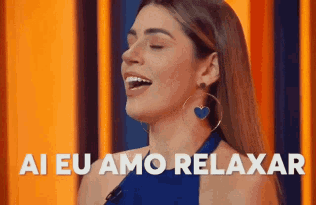 a woman with her eyes closed and the words " ai eu amo relaxar " behind her