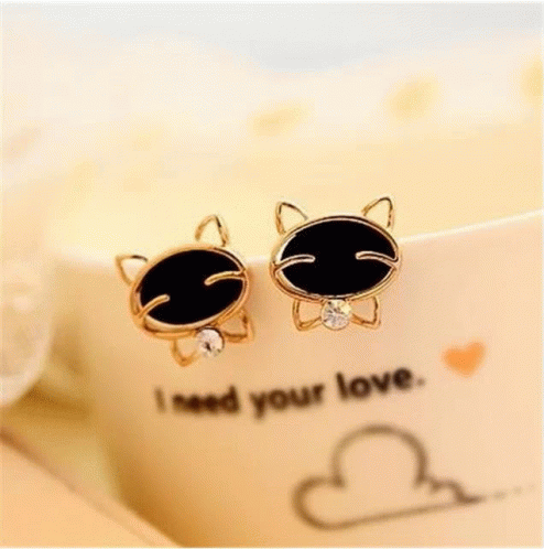 Rhinestone Cat Earring Cat GIF - Rhinestone Cat Earring Cat Earrings GIFs