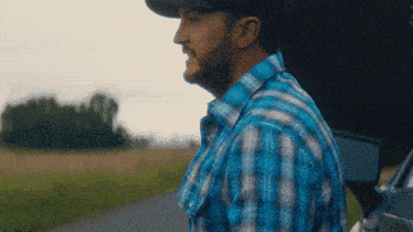 Can I Get A Ride Luke Bryan GIF - Can I Get A Ride Luke Bryan But I Got A Beer In My Hand Song GIFs