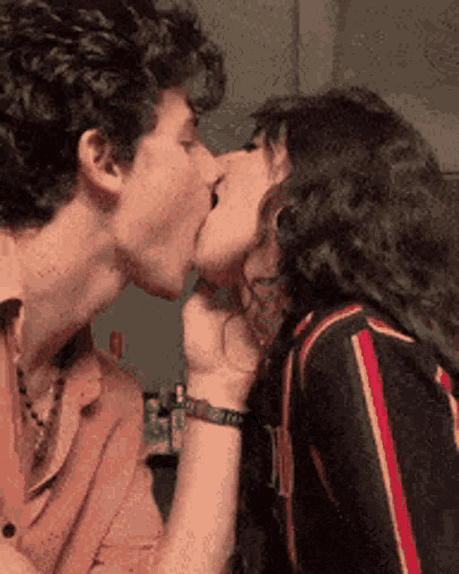 Notearsamala Shawn Mendes GIF - Notearsamala Shawn Mendes Kiss GIFs