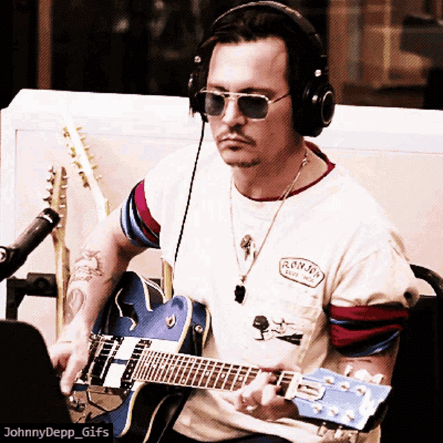 Johnny Depp Guitar GIF - Johnny Depp Guitar Guitar Playing GIFs