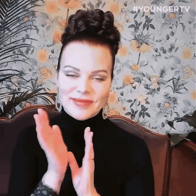 Clapping Getting Younger GIF - Clapping Getting Younger Younger GIFs
