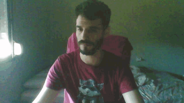 a man wearing a red shirt with the word stremea on the front