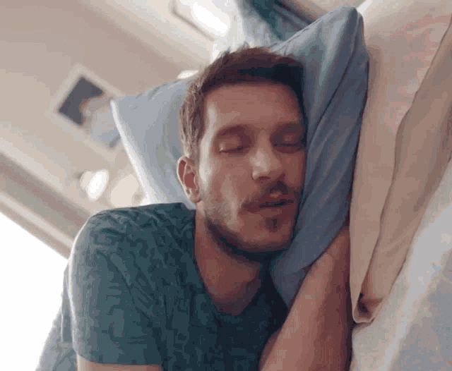 Urazka Eltilerin Savaşı GIF