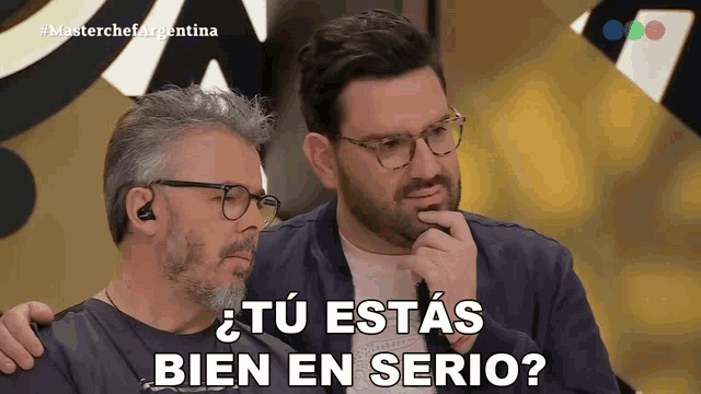 two men are sitting next to each other with the caption " tu estas bien en serio " on the screen
