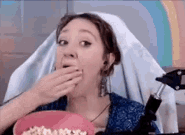 Luxiegames Eating Popcorn GIF - Luxiegames Eating Popcorn Eating My Feelings GIFs