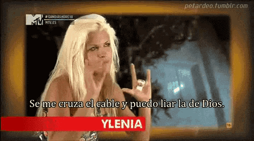 a blonde woman says se me cruza el cable y puede liar la de dios